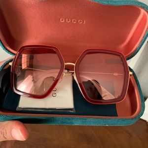 New ❤️ sunglasses over size Gucci red ❤️
